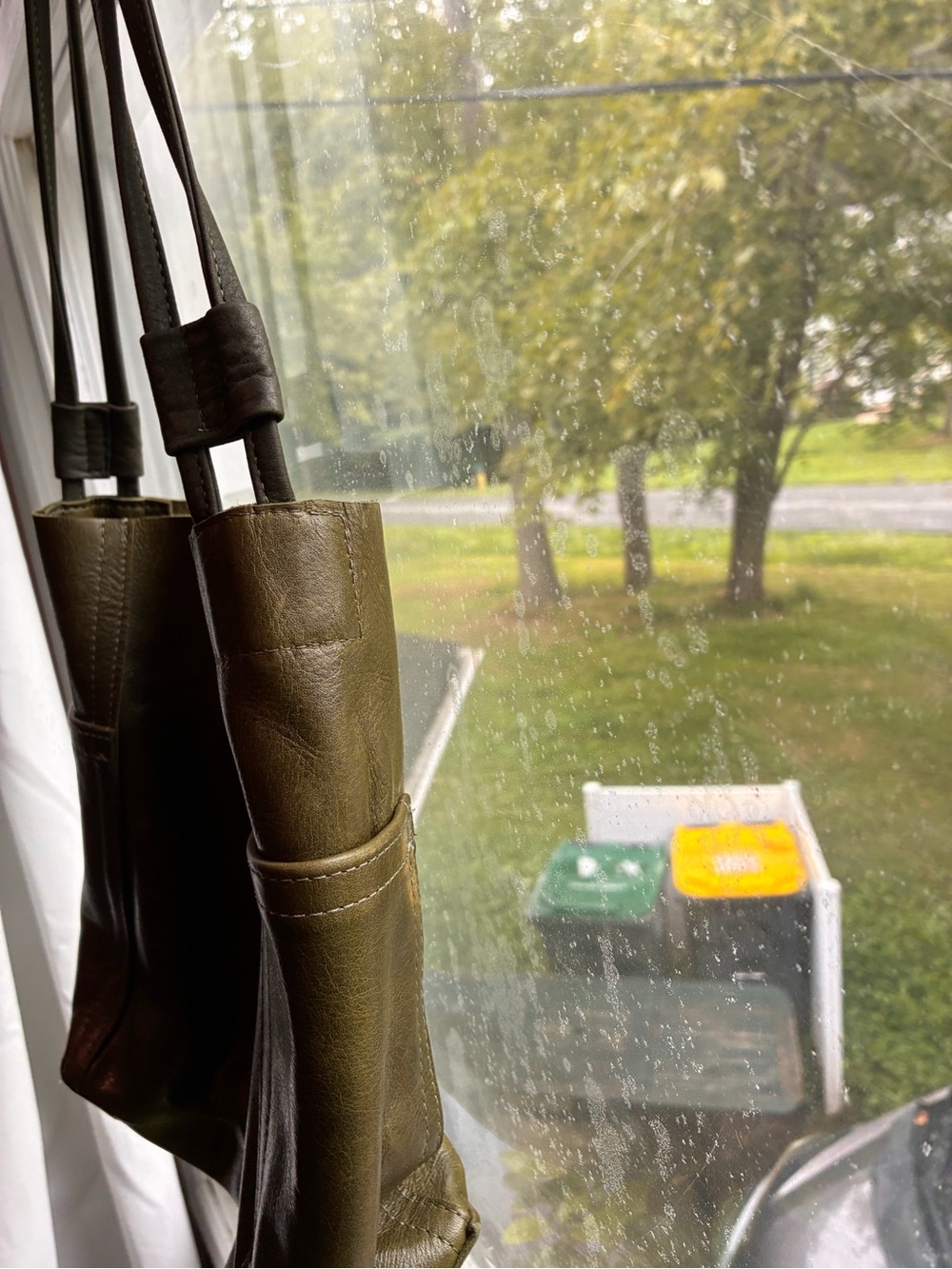 Rough & Tumble Design Olive Green Leather Shoulder Bag with Exterior Pockets - Picture 5 of 8